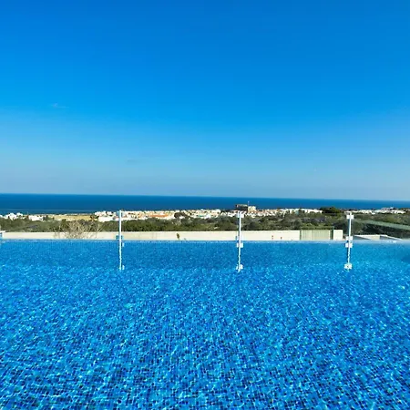 4 Bedroom, Private With Pool And Sea Views Vakantiehuis Protaras