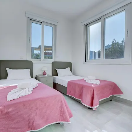 بيت للعطل 4 Bedroom, Private With Pool And Sea Views بروتاراس