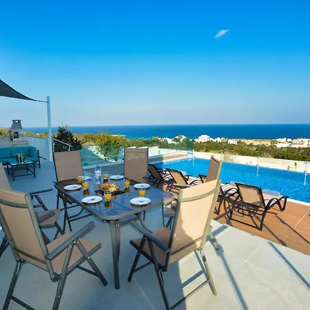 4 Bedroom, Private With Pool And Sea Views