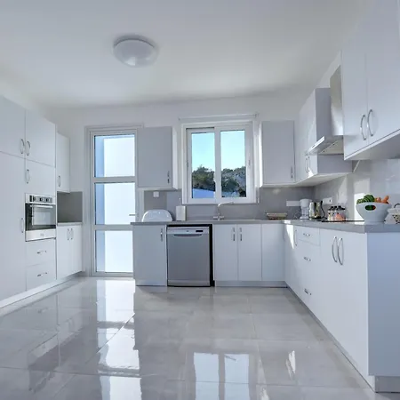 4 Bedroom, Private With Pool And Sea Views