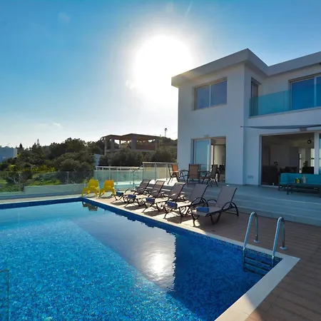 4 Bedroom, Private With Pool And Sea Views 펜션