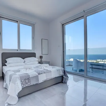 Semesterbostad 4 Bedroom, Private With Pool And Sea Views Protaras