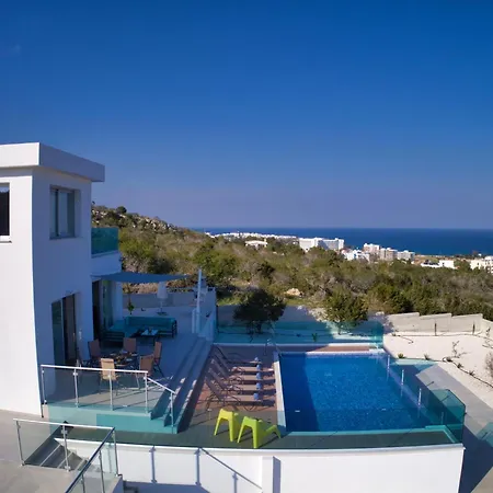 4 Bedroom, Private With Pool And Sea Views Semesterbostad Protaras